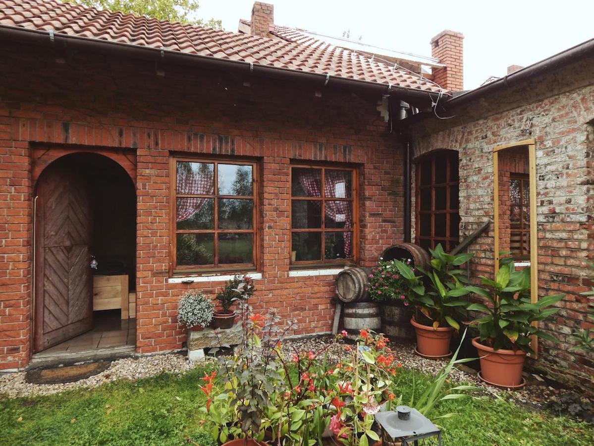 Pokoje Do Wynajecia Nowogrodziec Ngoại thất bức ảnh